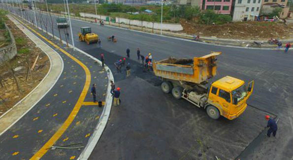 哈爾濱商業廣場停車場路面施工瀝青混凝土